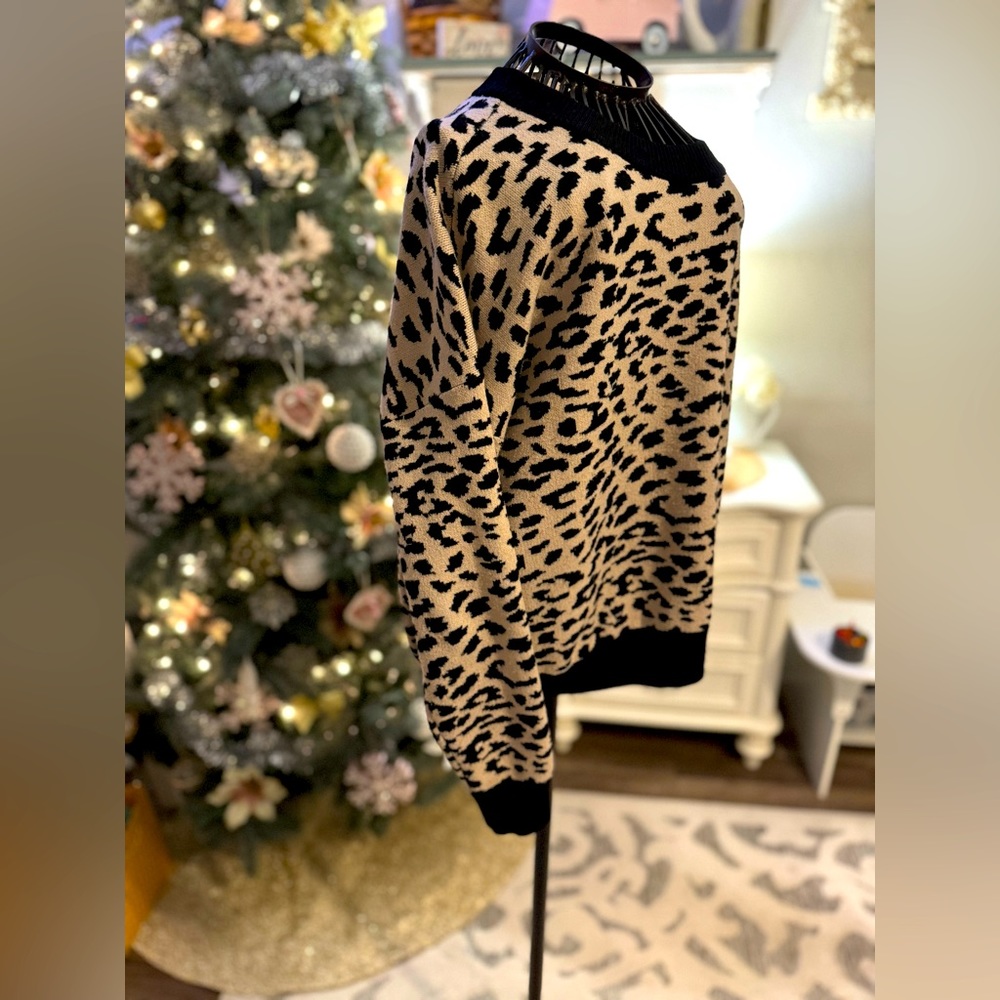 Woman’s Leapord Sweater
